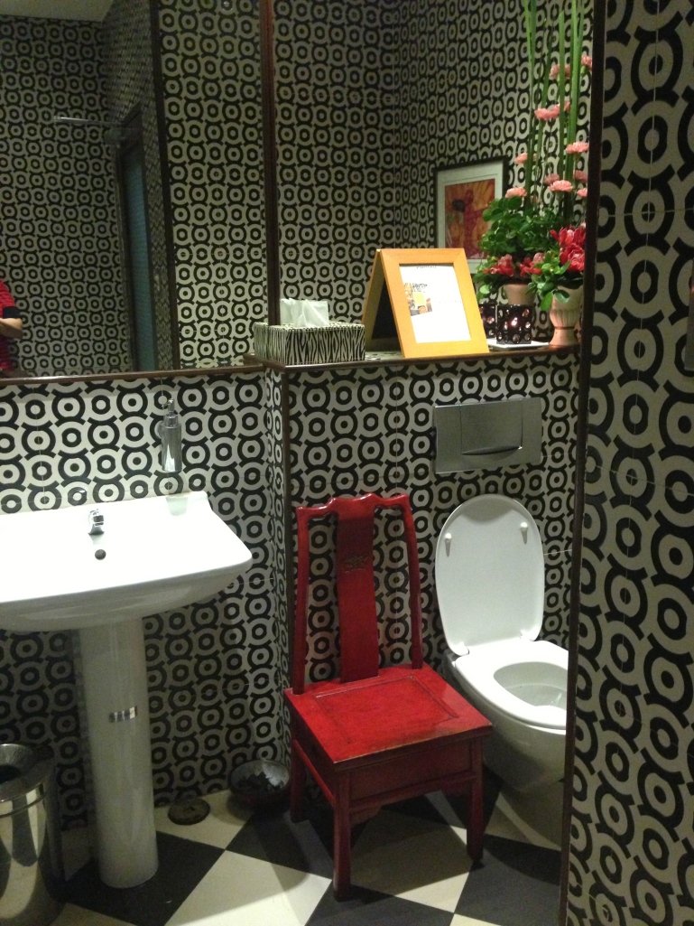 my restaurant review wouldn't be complete without a peak at the bathroom!